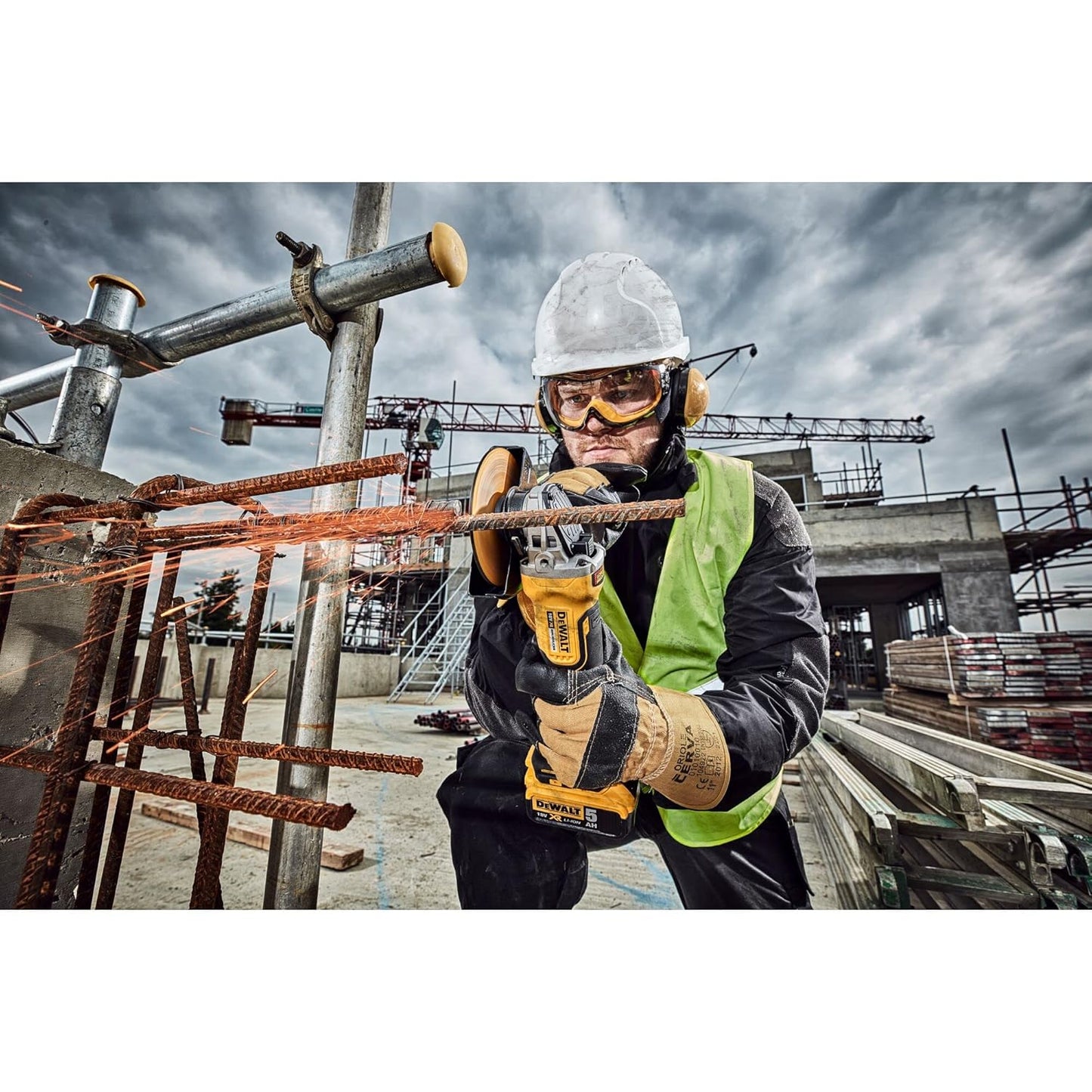 XR 18V Angle Grinder DCG406N‑XJ