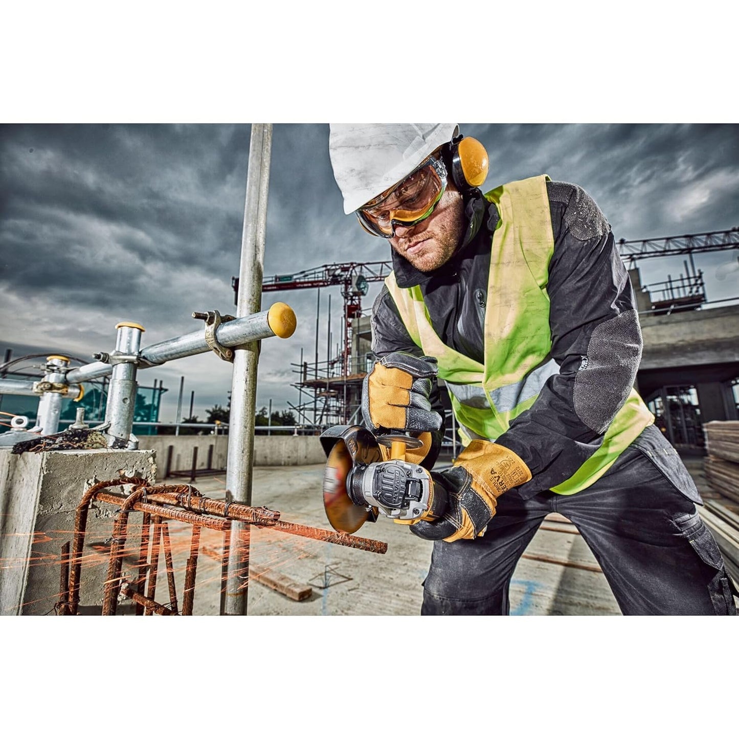 XR 18V Angle Grinder DCG406N‑XJ